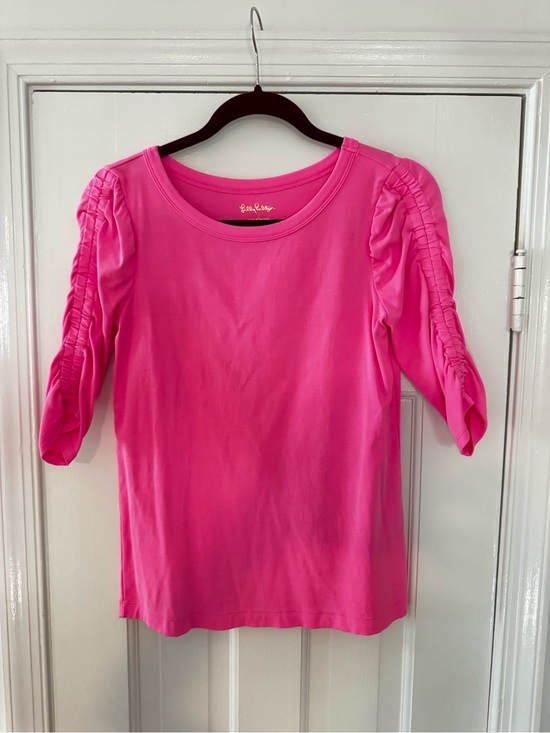 Lilly Pulitzer Tops - Lilly Pulitzer Vivid Pink Ruched Sleeve Short Sleeve Tee